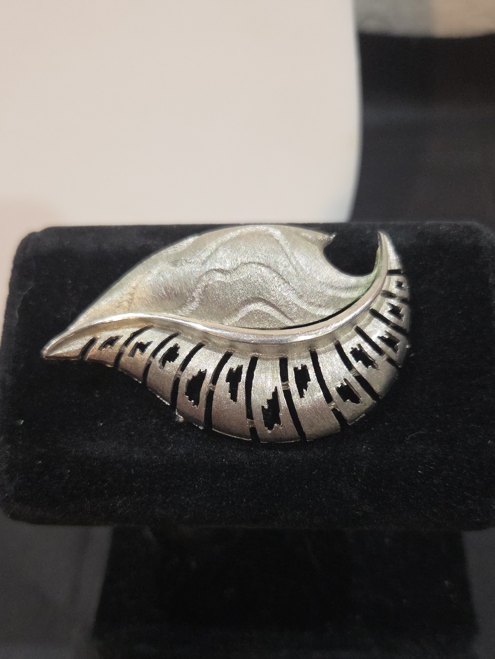 JONETTE JEWELRY COMPANY BROOCH
